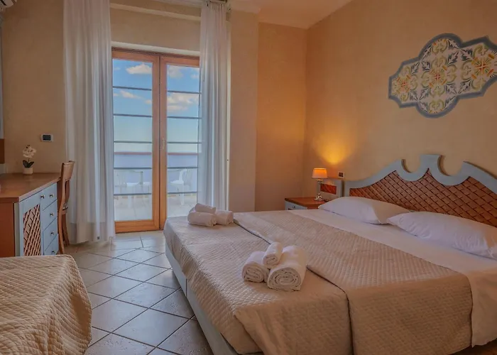 Club Residenza Del Golfo Hotel 4*